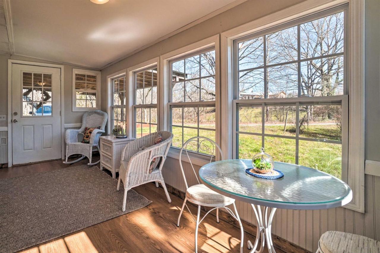 Wine Country Retreat With Fire Pit And Sunroom! Dahlonega Exterior photo