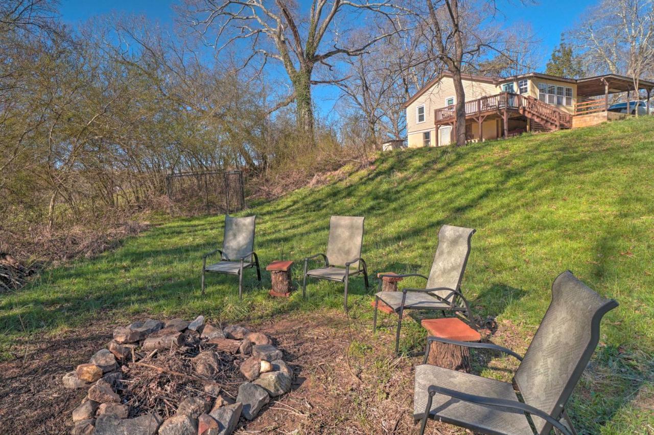 Wine Country Retreat With Fire Pit And Sunroom! Dahlonega Exterior photo