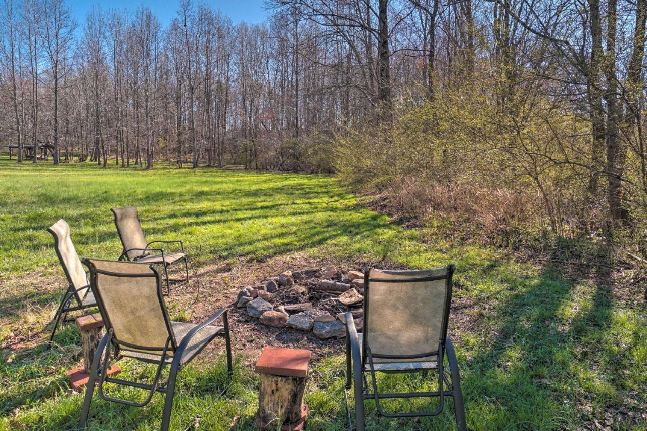 Wine Country Retreat With Fire Pit And Sunroom! Dahlonega Exterior photo