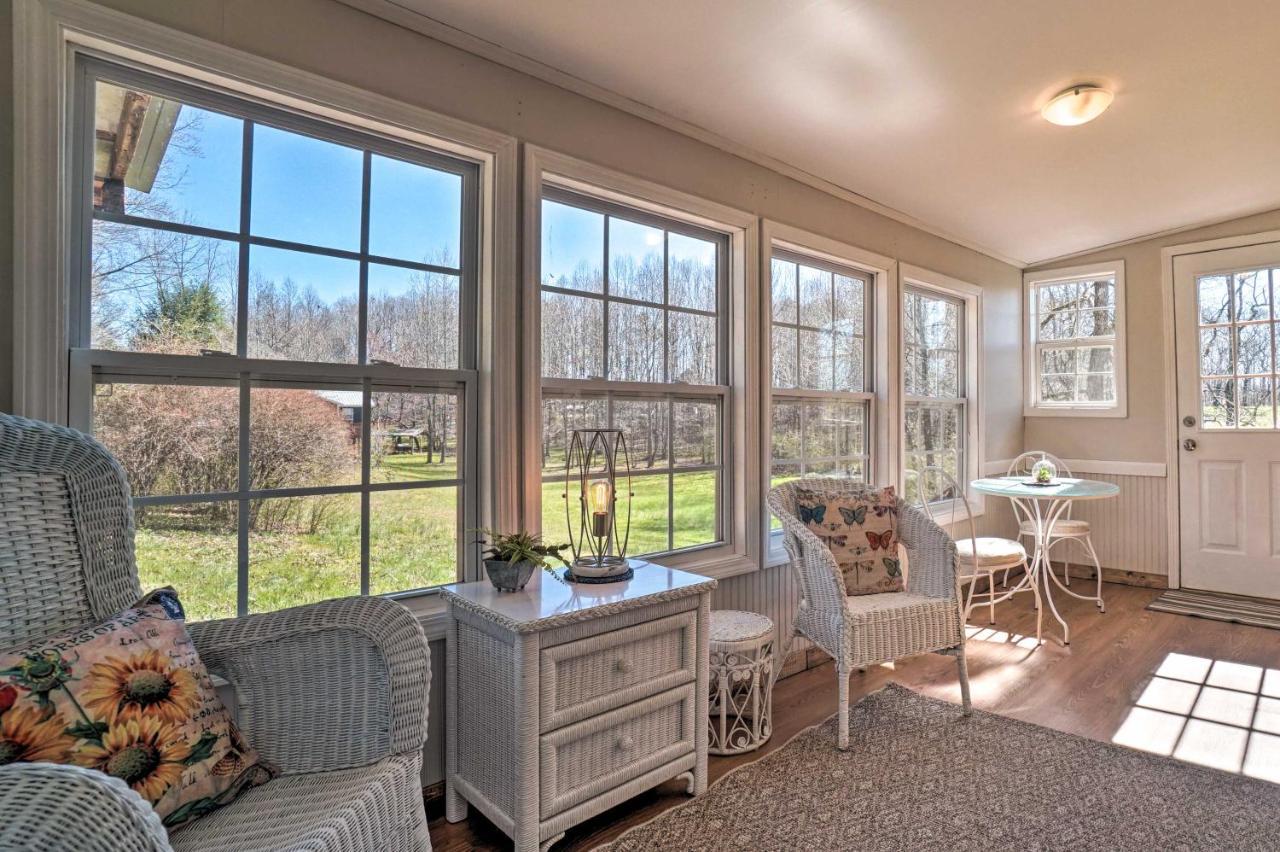 Wine Country Retreat With Fire Pit And Sunroom! Dahlonega Exterior photo