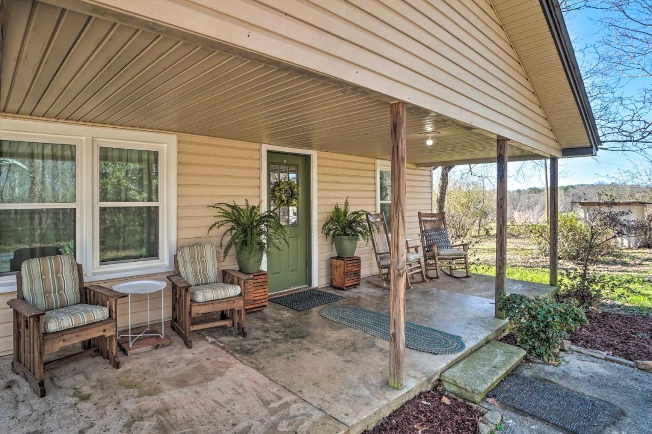 Wine Country Retreat With Fire Pit And Sunroom! Dahlonega Exterior photo